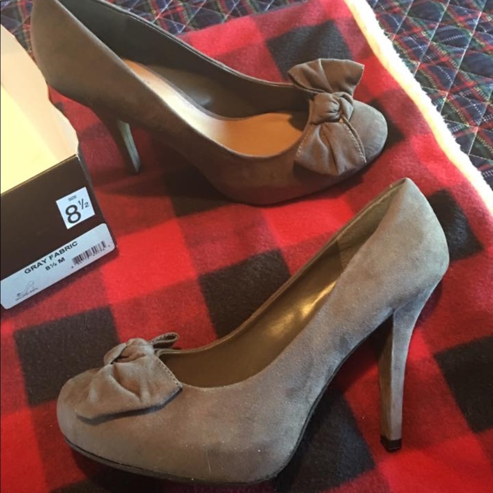Brand new, never worn, Guess Heels